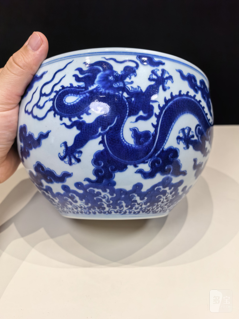 清乾隆 仿嘉窑青花云龙纹卷缸 - 图9